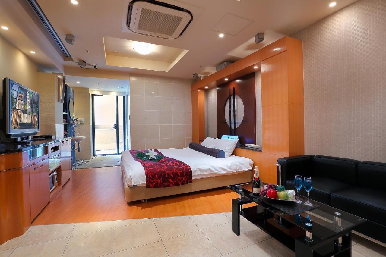 Hotel Axis -アクシス- (Adults Only) أوساكا المظهر الخارجي الصورة